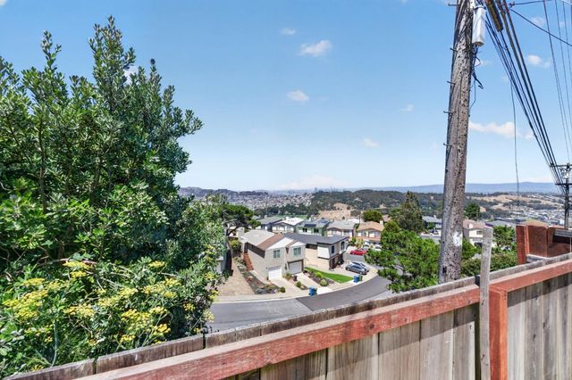 22 Alta Vista Way, Daly City, CA 94014