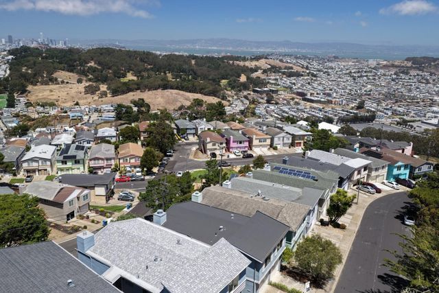 22 Alta Vista Way, Daly City, CA 94014