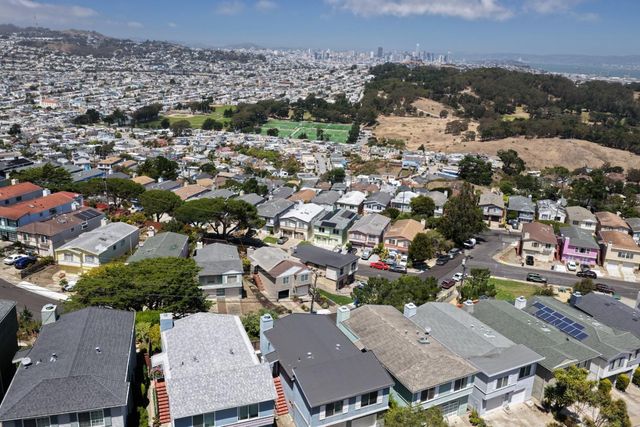 22 Alta Vista Way, Daly City, CA 94014