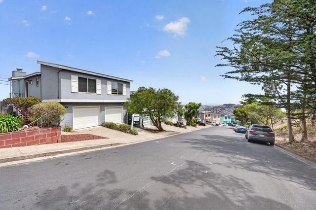 22 Alta Vista Way, Daly City, CA 94014