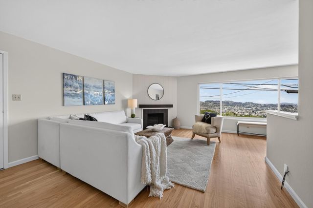 22 Alta Vista Way, Daly City, CA 94014