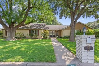 601 Ivy Ann Drive, Woodway, TX 76712