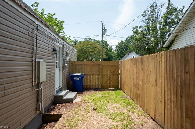 7534 Yorktown DR, Norfolk, VA 23505