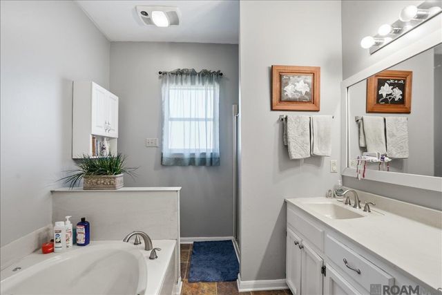 18911 Tall Oaks Ct, Baton Rouge, LA 70817