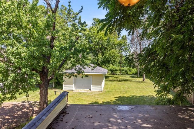 15240 9th Avenue N, Plymouth, MN 55447