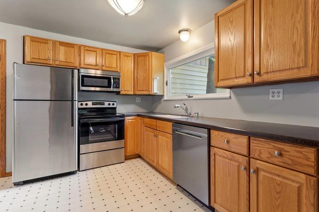 15240 9th Avenue N, Plymouth, MN 55447