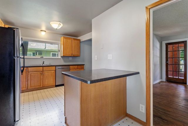 15240 9th Avenue N, Plymouth, MN 55447
