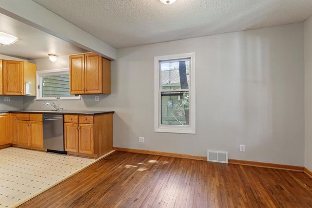 15240 9th Avenue N, Plymouth, MN 55447