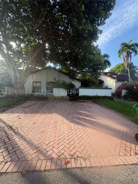 17919 NW 66th Ct, Hialeah, FL 33015