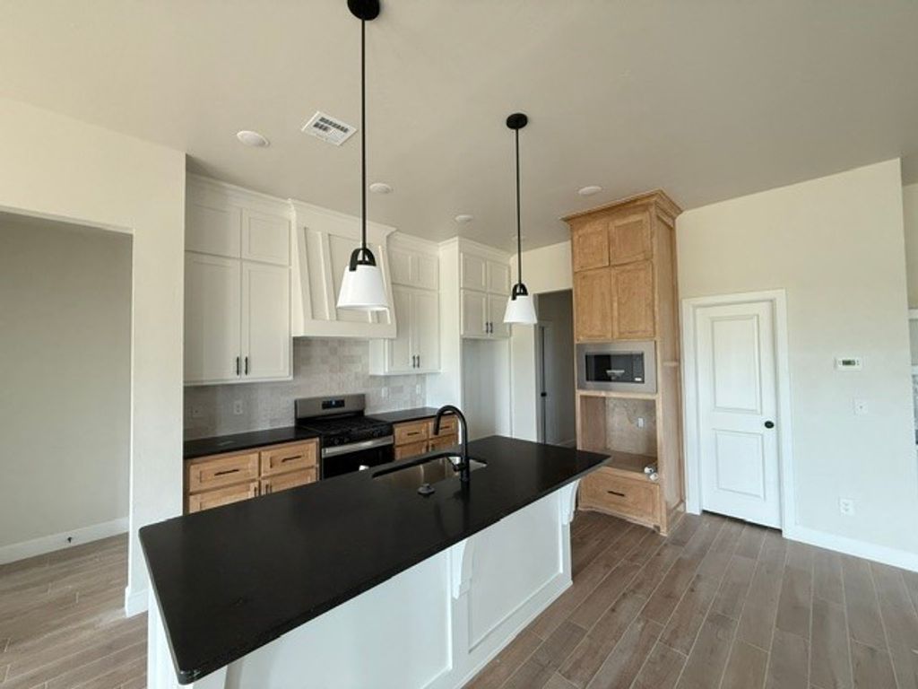2706 Belle Crossing Drive, Enid, OK 73703