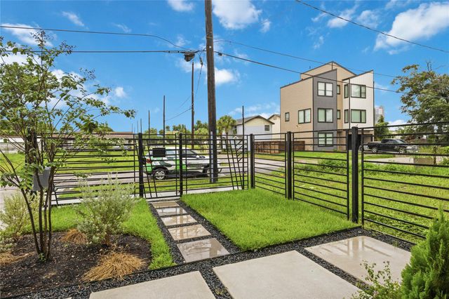3458 Simmons St Street, Houston, TX 77004
