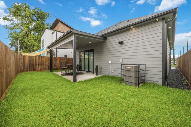 3458 Simmons St Street, Houston, TX 77004