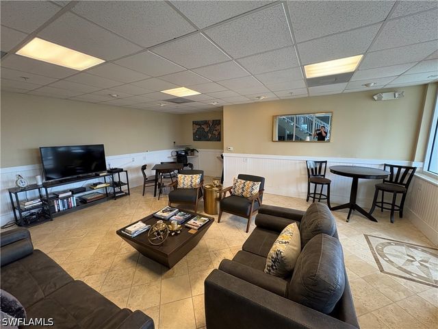 1001 10th AVE S, Naples, FL 34102