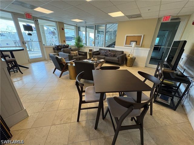 1001 10th AVE S, Naples, FL 34102