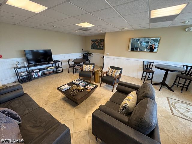 1001 10th AVE S, Naples, FL 34102