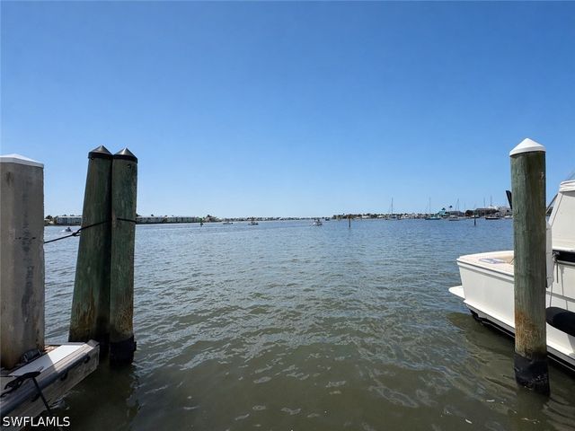1001 10th AVE S, Naples, FL 34102