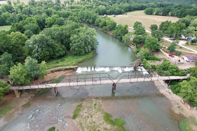 14480 E Spur N, Stockton, MO 65785