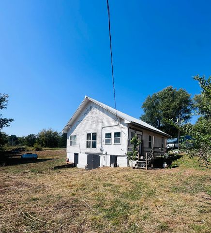 14480 E Spur N, Stockton, MO 65785