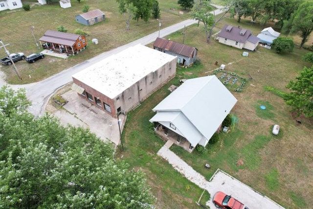 14480 E Spur N, Stockton, MO 65785