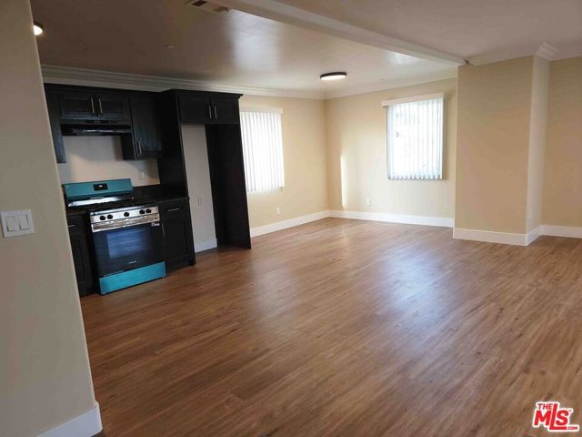7216 10th Ave, Los Angeles, CA 90043