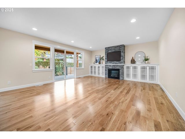 3813 Sw MCKINLEY St, Gresham, OR 97080