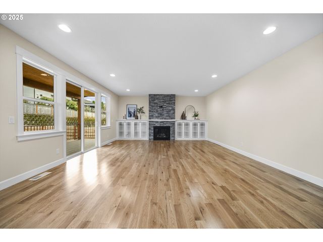 3813 Sw MCKINLEY St, Gresham, OR 97080