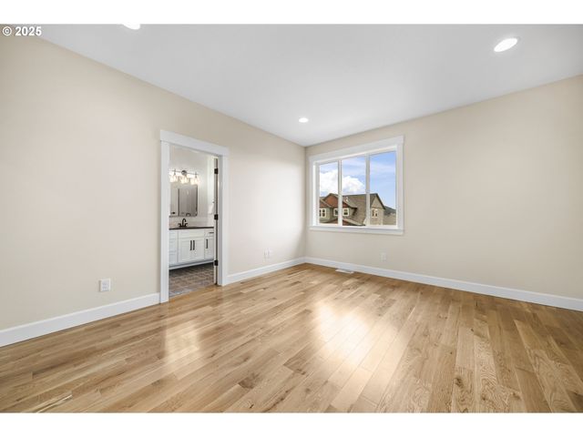 3813 Sw MCKINLEY St, Gresham, OR 97080