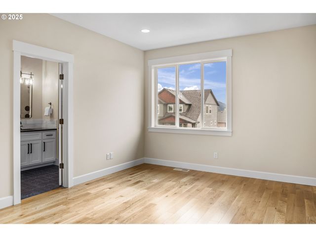 3813 Sw MCKINLEY St, Gresham, OR 97080