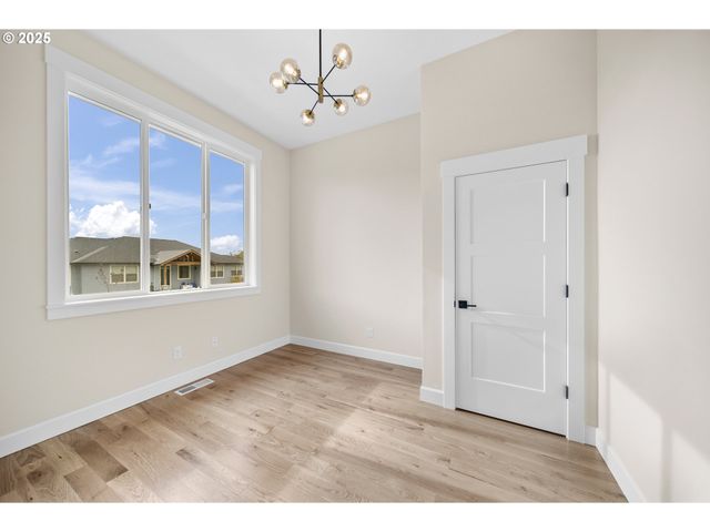 3813 Sw MCKINLEY St, Gresham, OR 97080