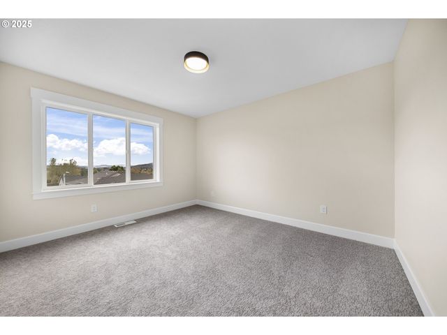 3813 Sw MCKINLEY St, Gresham, OR 97080