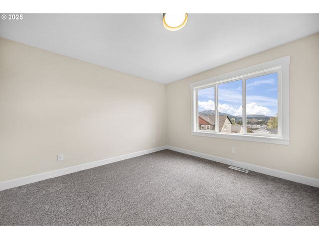 3813 Sw MCKINLEY St, Gresham, OR 97080