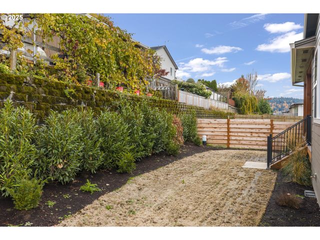 3813 Sw MCKINLEY St, Gresham, OR 97080