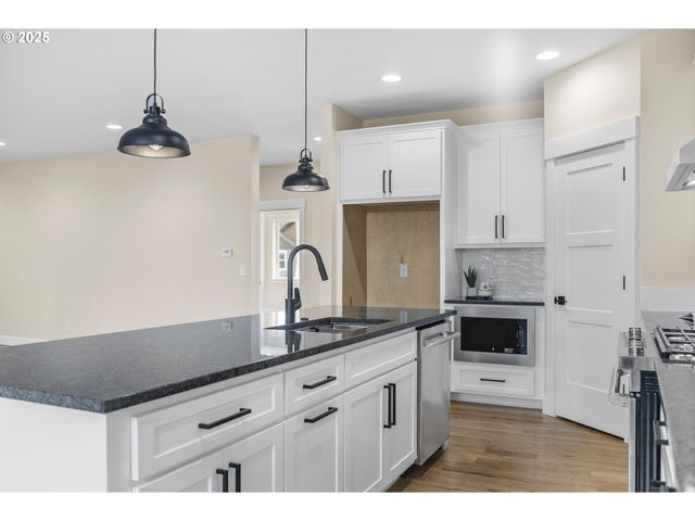 3813 Sw MCKINLEY St, Gresham, OR 97080