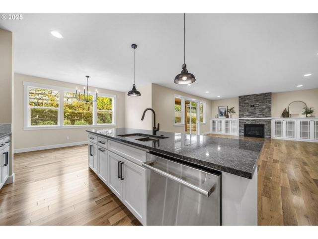 3813 Sw MCKINLEY St, Gresham, OR 97080