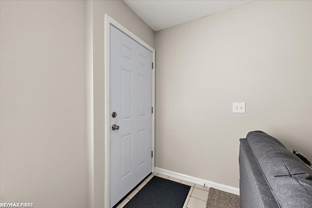 17445 Utica Oaks Lane, Roseville, MI 48066