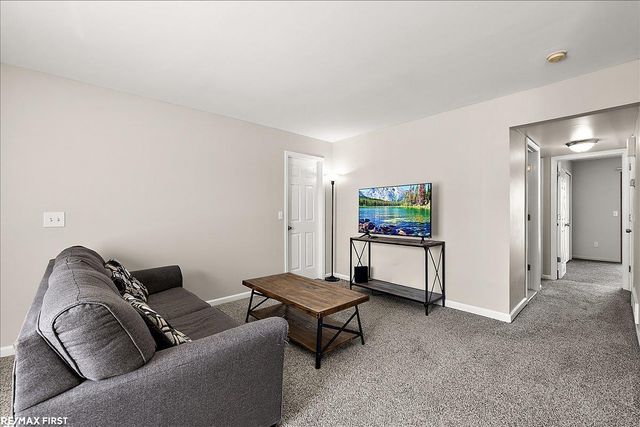 17445 Utica Oaks Lane, Roseville, MI 48066