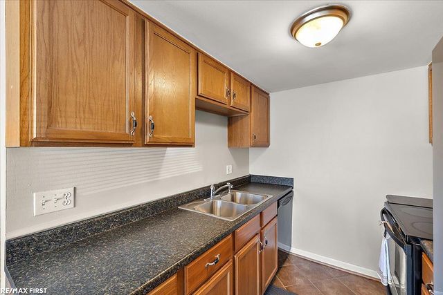 17445 Utica Oaks Lane, Roseville, MI 48066