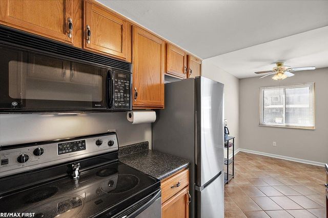 17445 Utica Oaks Lane, Roseville, MI 48066