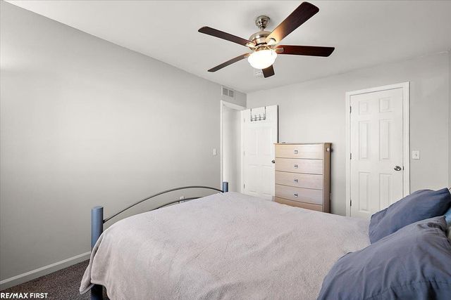 17445 Utica Oaks Lane, Roseville, MI 48066