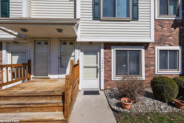 17445 Utica Oaks Lane, Roseville, MI 48066