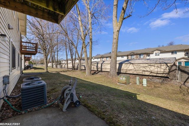 17445 Utica Oaks Lane, Roseville, MI 48066