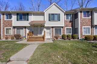 17445 Utica Oaks Lane, Roseville, MI 48066