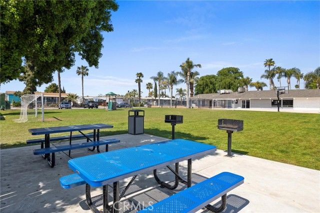 114 Cedarwood Lane, Bakersfield, CA 93308