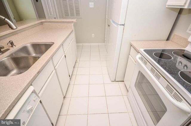 3313 Wyndham Cir Apt 4209, Alexandria, VA 22302