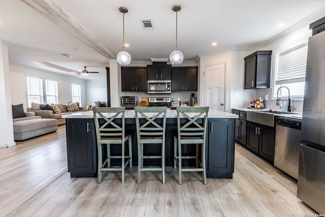 313 Clara Ridge, Marion, TX 78124