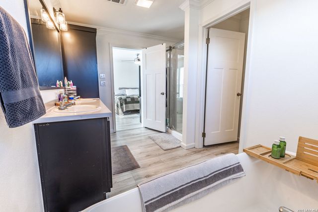 313 Clara Ridge, Marion, TX 78124