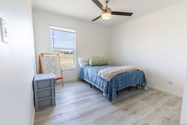 313 Clara Ridge, Marion, TX 78124