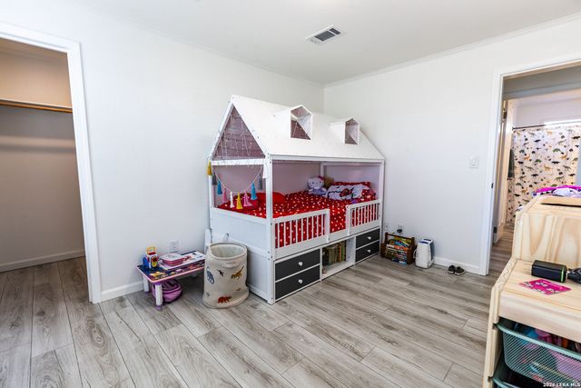 313 Clara Ridge, Marion, TX 78124