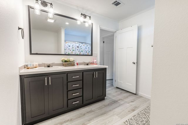 313 Clara Ridge, Marion, TX 78124