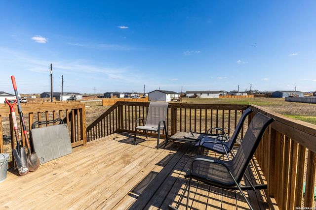 313 Clara Ridge, Marion, TX 78124